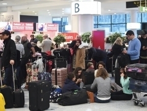 Dronlar sabab 6,5 ming odam aeroportda qolib ketdi. Bunga Rossiya aybdormi?