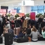 Dronlar sabab 6,5 ming odam aeroportda qolib ketdi. Bunga Rossiya aybdormi?