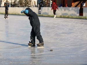 The Ministry of Emergency Situations advised residents not to skate on the ice