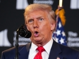 “Бизда ўқ-дориларнинг чексиз заҳираси бор”. Трамп мақтанчоқлик қилди