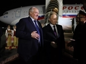 Бизни танлаганингиздан хурсандмиз – Лукашенко Путин Минскка келганидан оғзи қулоғида
