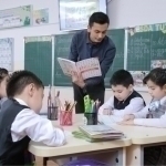 O‘zbekistondagi maktablarda qancha o‘qituvchi ishlashi aytildi 