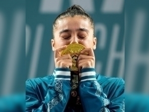 Гулшан Алимардоновага Президент совғаси топширилади