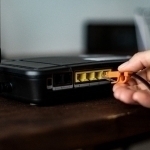 Rossiyada bolasiz oilalarning internetini tunda o‘chirib qo‘yish taklif qilindi