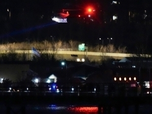 Вашингтондаги авиаҳалокатда ҳалок бўлган 20 га яқин киши дарёдан олиб чиқилди