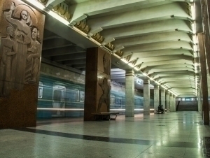 Tashkent Metro employee finds $10,000 (video)