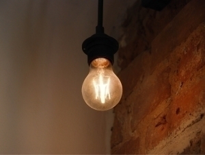 Энди солиқдан қарзи борлар ҳам электрга пул тўлолмайди (видео)