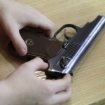 Uzbek detained in St. Petersburg for public stunt with toy weapon