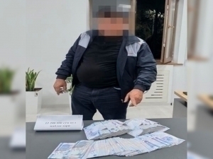 Ҳарбий хизматга ишга жойлаштириб қўйишни ваъда қилган шахс ушланди