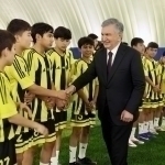 Prezident Farg‘onada yosh futbolchilar bilan muloqot qildi