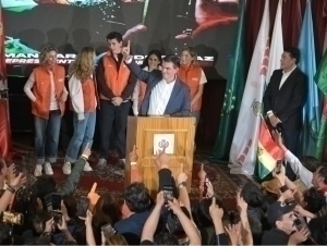 Сенатор Пас Боливия президент сайловида ғалаба қозонди