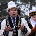 Qirg‘izistonda o‘zini Xudo deb e’lon qilgan siyosatchiga qarshi jinoiy ish yopildi