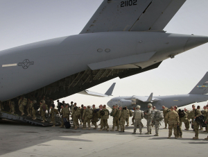 AQSH Afg‘onistondagi askarlarini chiqarishni boshladi
