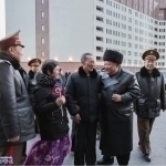 Kim qizini Ukrainadagi urush qurbonlari sharafiga qurilgan ko‘chaga olib bordi