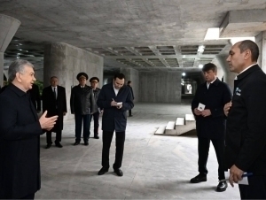 Shavkat Mirziyoyev Yangi Toshkentda qurilayotgan yerosti avtoturargohini ko‘zdan kechirdi