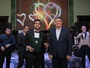 Shahram Giyosov was presented with a badge