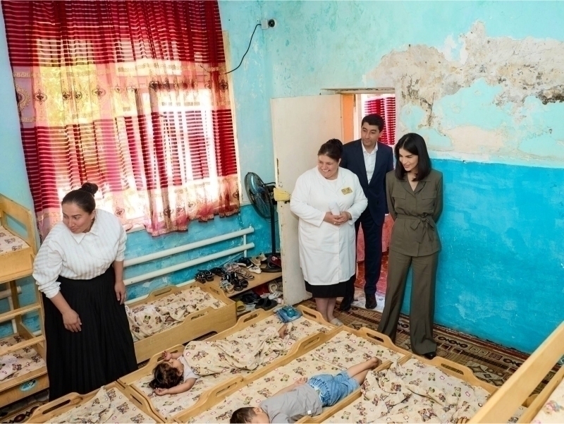 “Ahvol nihoyatda achinarli”. Saida Mirziyoyeva Buxorodagi bog‘cha va poliklinikani ko‘zdan kechirdi