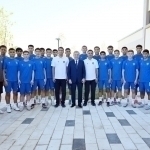 Mirziyoyev meets U-17 team, calling them President’s source of pride 