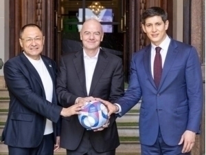 President of FIFA meets with the delegation of Uzbekistan in Paris