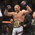 UFC chempioni Trampni tanqid qilgani uchun Oq uy turniridan chetlatildi