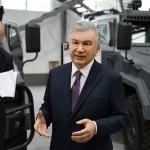 Президент Нурафшондаги махсус техникалар ишлаб чиқарадиган корхонага борди