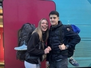 Футболчи севгилиси билан селфи олаётганда йиқилиб, вафот этди