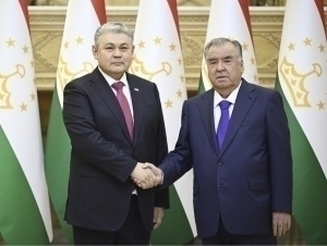 Имомали Раҳмон икки ҳафталик танаффусдан сўнг яна кўриниш берди 