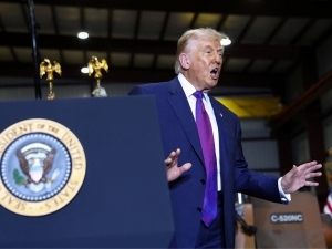 Трампнинг божлари қачондан кучга кириши айтилди