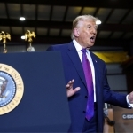 Трампнинг божлари қачондан кучга кириши айтилди