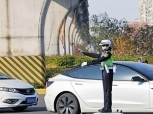 Робот полиция жиноятчиликка қарши курашишни бошлайди