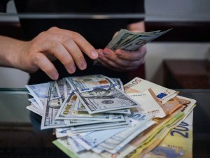 Dollar kursi tushishda davom etmoqda