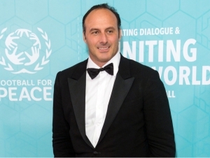 “Тоттенхэм”нинг собиқ футболчиси FIFA президенти бўлмоқчи