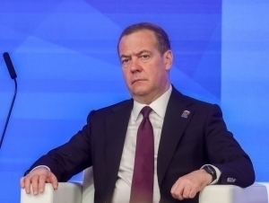 Медведев Зеленскийни “қонхўр масхарабоз”, Будановни эса “террорчи” деб атади