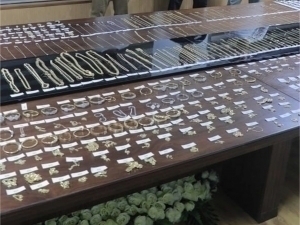 Ўзбекистонга 5,7 млрд сўмлик заргарлик буюмларини олиб кирганлар ушланди