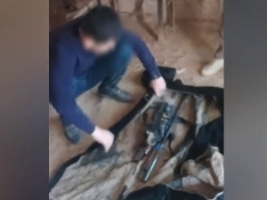 Сурхондарёда уйида қурол-яроғ яширганлар ушланди (видео)