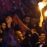 Turkiyada muxolifatchining saylovdan chetlatilishi ortidan namoyishlar boshlandi (video)