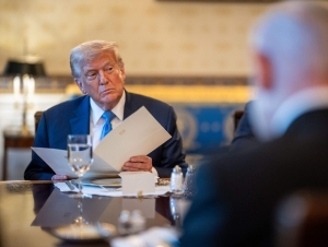 Трамп Эронга қарши узоқ муддатли блокадага тайёргарлик кўришни топширди