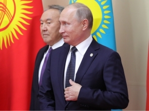 Nazarboyev o‘z sirlarini fosh qilgan kitobidan Putinga ham yubordi