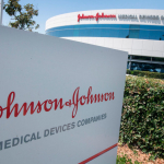Johnson & Johnson koronavirusga qarshi vaksinasi sinovini to‘xtatdi