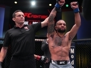 Америкалик жангчи  ўз мағлубиятига пул тиккани учун UFC'дан четлатилди