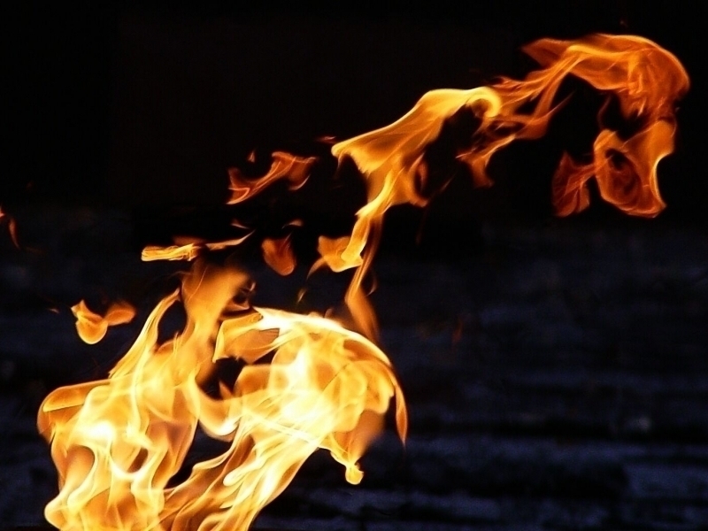 Xotinini yoqib yuborishga uringan erkak ushlandi