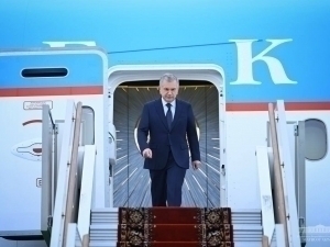 Mirziyoyev arrives in Moscow