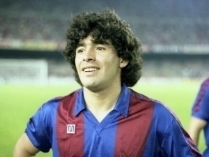 Марадонанинг йиртилган формаси рекорд нархда сотилди