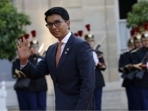 Madagaskar Prezidenti mamlakatdan qochib ketdi 