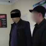 Sirdaryoda kadastr xodimi pora bilan ushlandi (video)