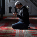 Tezkor: O‘zbekistonda masjidlarda namoz o‘qishga ruxsat berildi