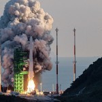 Janubiy Koreya birinchi raketa tashuvchisini uchirdi (video)