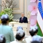Shavkat Mirziyoyev bir guruh xotin-qizlarni mukofotladi (foto)