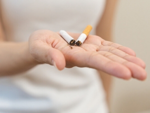 Британияда 2008 йилдан кейин туғилганларга сигарет сотиш тақиқланди