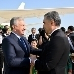 Mirziyoyev arrives in Turkmenbashi, welcomed by Arkadag